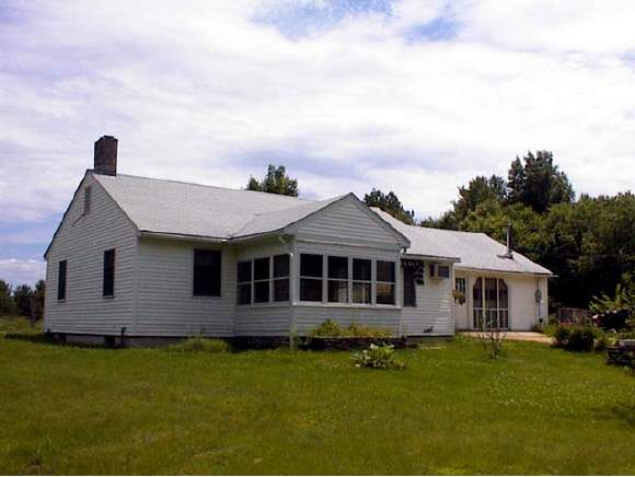 344 Washington Street Rochester, NH 03839 - Photo 1 of 5
