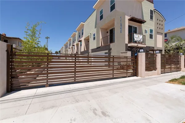 $3,995 | 11845 Grevillea Avenue, Unit 7, Hawthorne, CA 90250