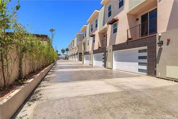 $3,995 | 11845 Grevillea Avenue, Unit 7, Hawthorne, CA 90250