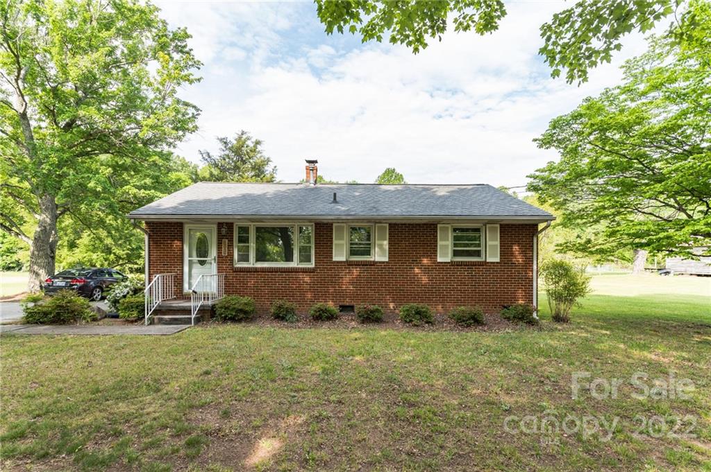 7605 Summerfield Road Summerfield, NC 27358 - Photo 1 of 28 Gallery Image 1