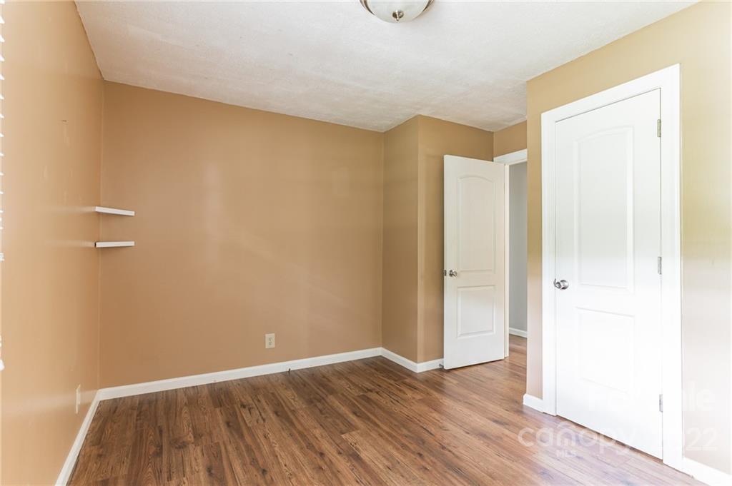 7605 Summerfield Road Summerfield, NC 27358 - Photo 11 of 28 Gallery Image 11
