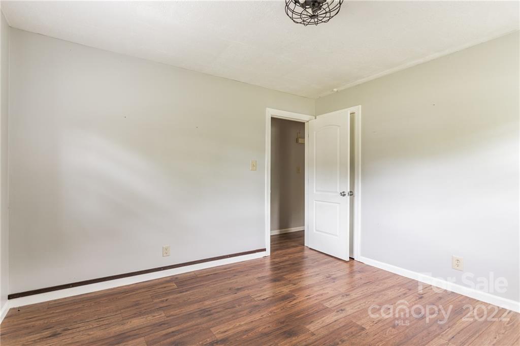 7605 Summerfield Road Summerfield, NC 27358 - Photo 13 of 28 Gallery Image 13