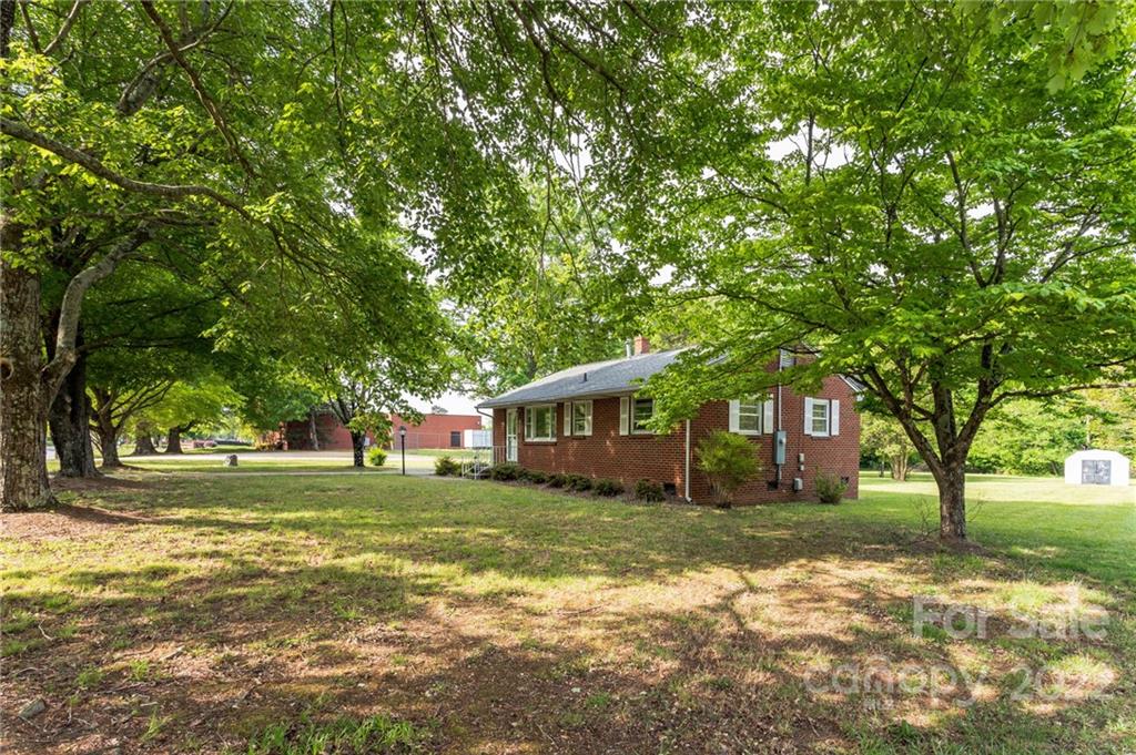 7605 Summerfield Road Summerfield, NC 27358 - Photo 2 of 28 Gallery Image 2