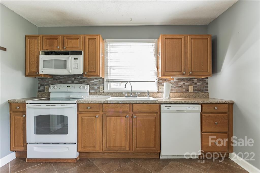 7605 Summerfield Road Summerfield, NC 27358 - Photo 9 of 28 Gallery Image 9
