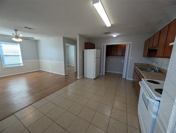 $1,195 | 138 South Bend Court, Unit A, Willis, TX 77378