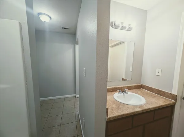 $1,195 | 138 South Bend Court, Unit A, Willis, TX 77378