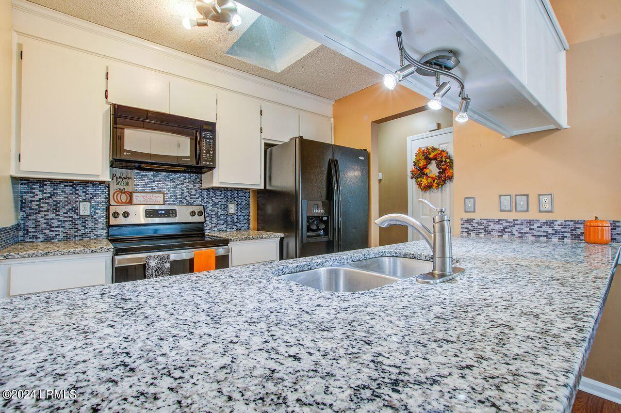 9518 One Notch Road Ladson, SC 29456 - Photo 17 of 34 Kitchen