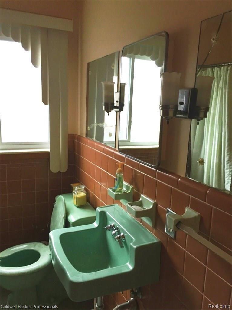 16240 East Eight Mile Road Detroit, MI 48205 - Photo 22 of 38 22p.jpg