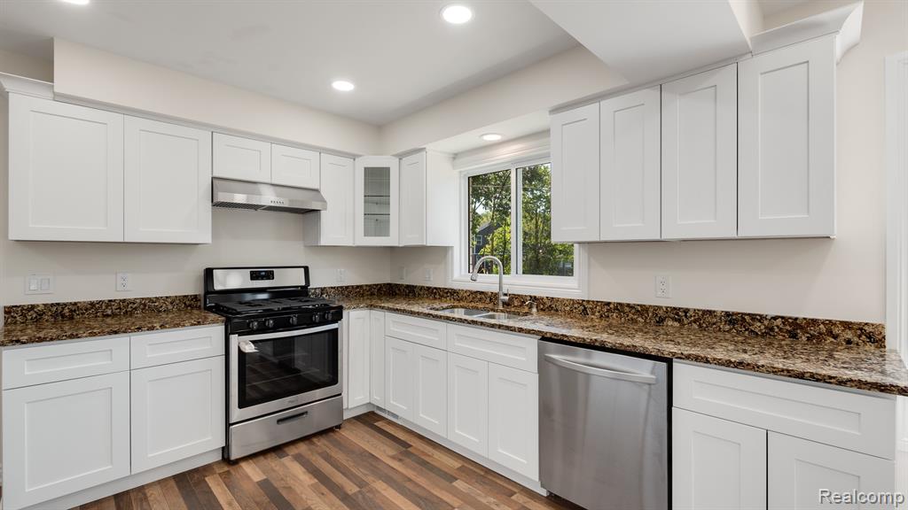 2164 East Hamlin Road Rochester Hills, MI 48307 - Photo 8 of 34