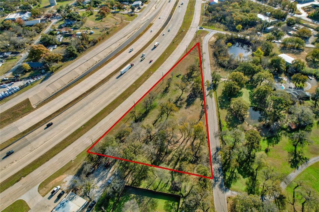 1716 Southeast Parkway Azle, TX 76020 - Photo 3 of 13 a close up of a plant