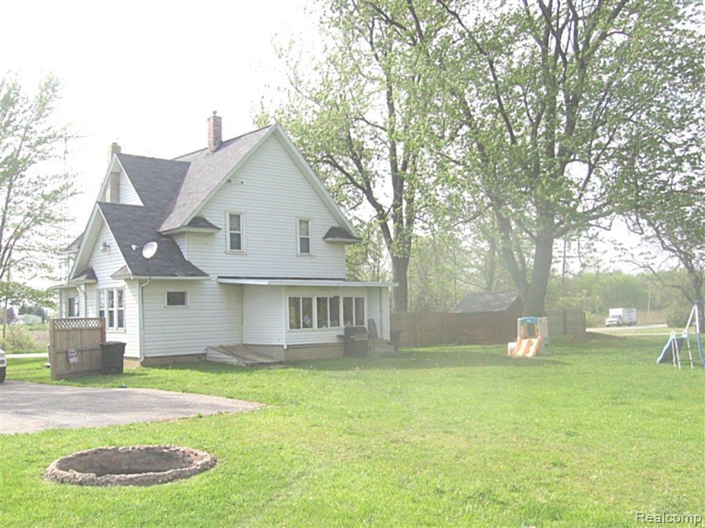 6474 Sheridan Road Flushing, MI 48433 - Photo 4 of 22 OUTSIDE_PIC4.jpg
