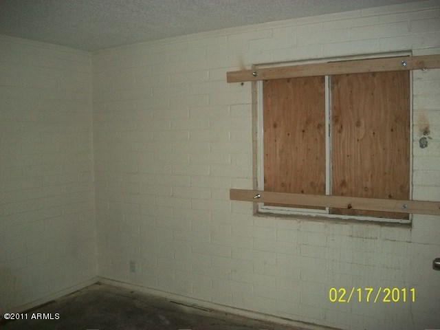 2530 East Chipman Road Phoenix, AZ 85040 - Photo 4 of 8 BEDROOM 1