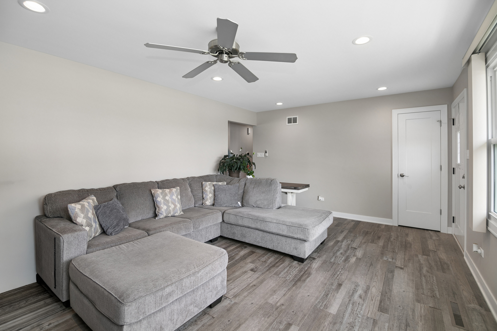 7416 South Octavia Avenue Bridgeview, IL 60455 - Photo 9 of 24 Gallery Image 9