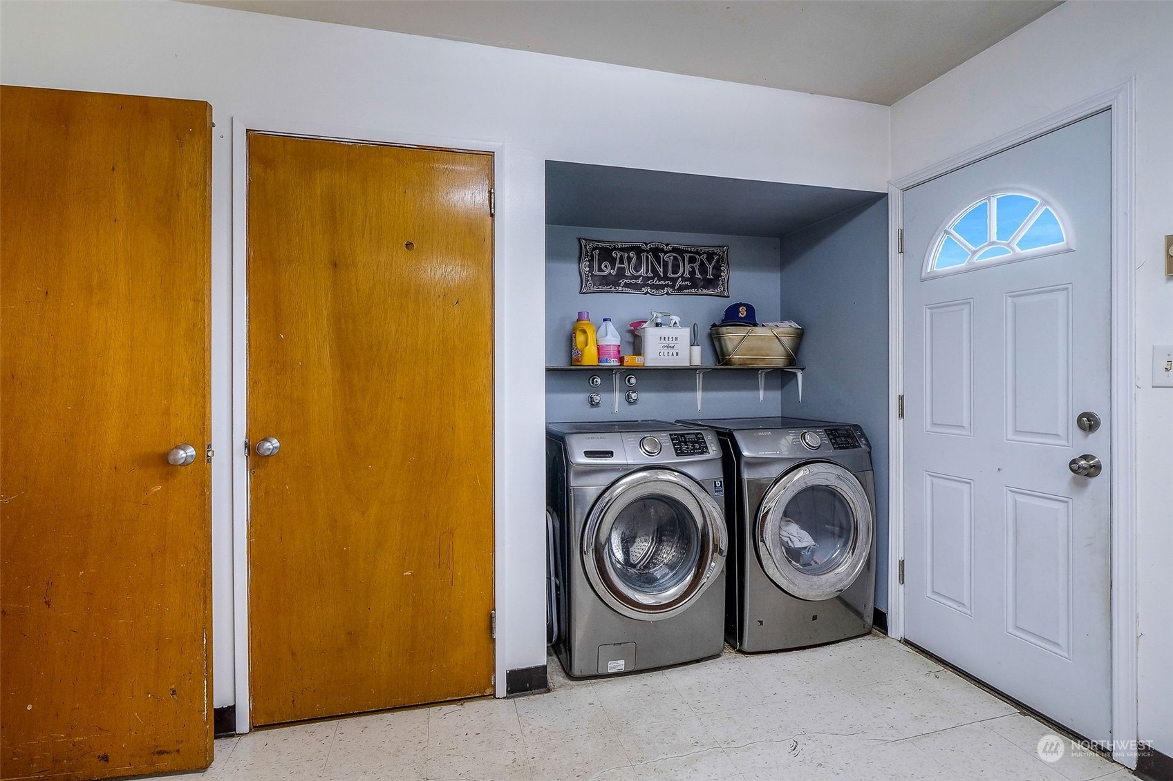9012 B Bong Loop Moses Lake, WA 98837 - Photo 13 of 30 a utility room with dryer and washer
