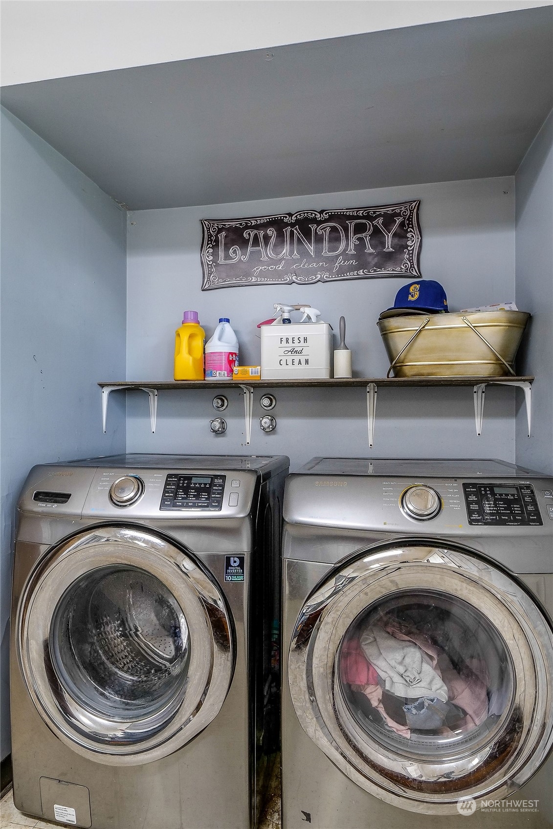 9012 B Bong Loop Moses Lake, WA 98837 - Photo 14 of 30 a utility room with dryer and washer