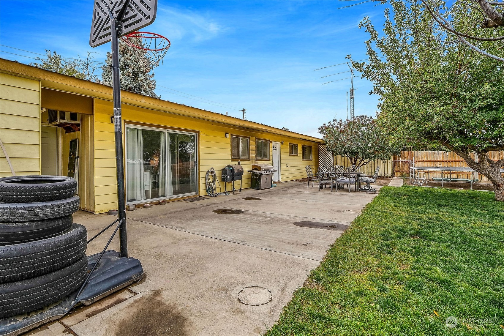 9012 B Bong Loop Moses Lake, WA 98837 - Photo 23 of 30 a view of a porch with a table and chairs