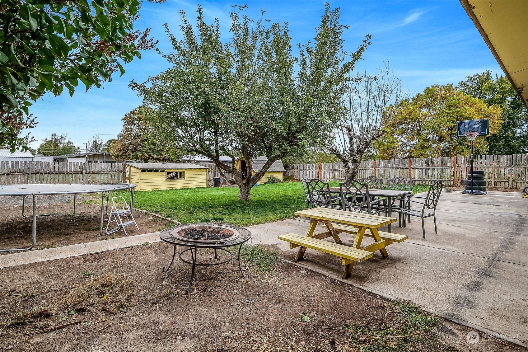 9012 B Bong Loop Moses Lake, WA 98837 - Photo 25 of 30 a view of a backyard with sitting area