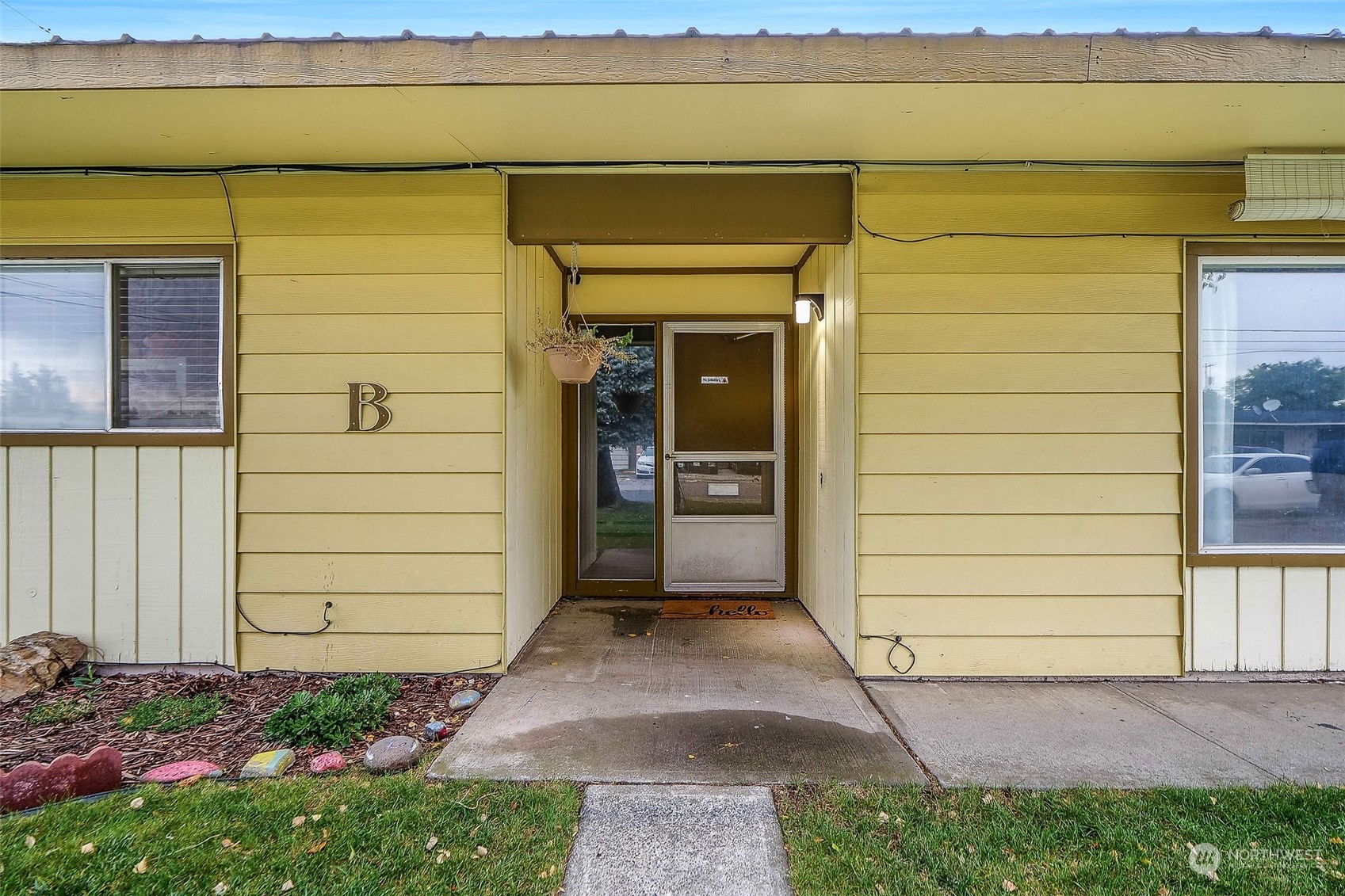 9012 B Bong Loop Moses Lake, WA 98837 - Photo 28 of 30 a view of entrance of the house