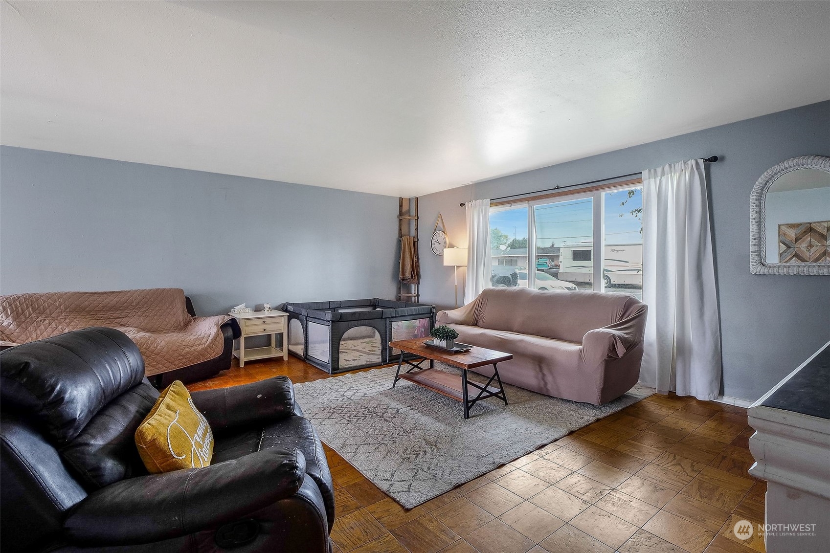 9012 B Bong Loop Moses Lake, WA 98837 - Photo 5 of 30 a living room with furniture and a window