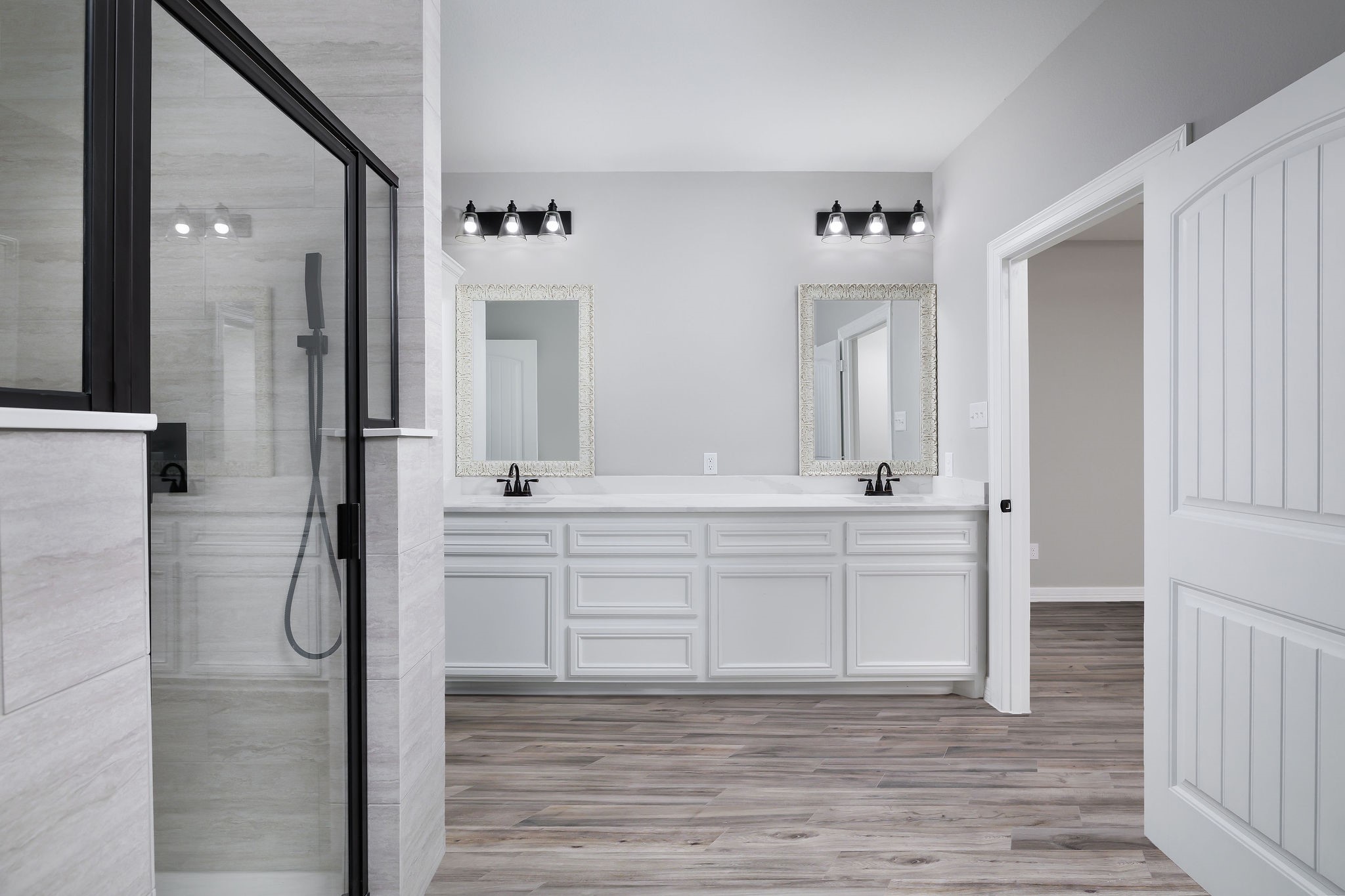 364 Dahlia Road Huntsville, TX 77320 - Photo 23 of 34 a bathroom with a shower sink and mirror