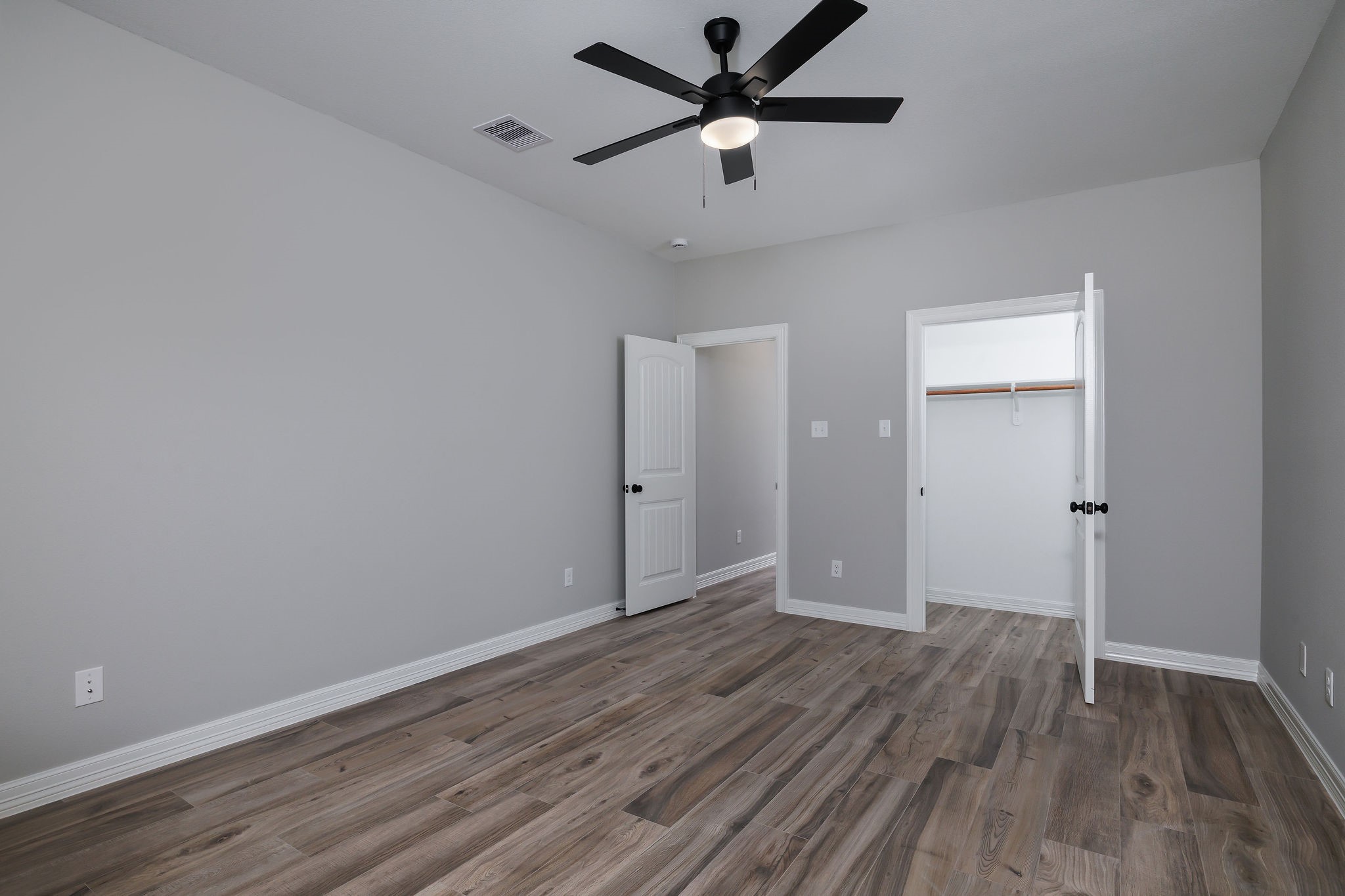 364 Dahlia Road Huntsville, TX 77320 - Photo 31 of 34 an empty room with wooden floor and windows