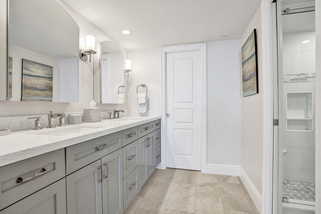 400 South Beach Road, Unit 703 Tequesta, FL 33469 - Photo 17 of 42 Primary Bath