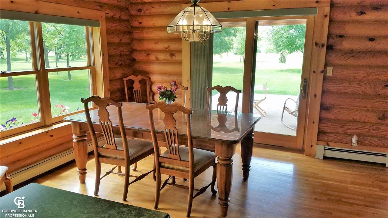 9475 Brandon Road Avoca, MI 48006 - Photo 3 of 44 This is a view of the dining area.