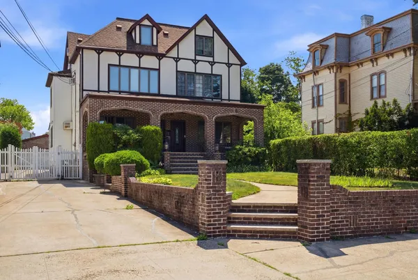 $2,200 | 104 Broadway, Unit 1, Bayonne, NJ 07002