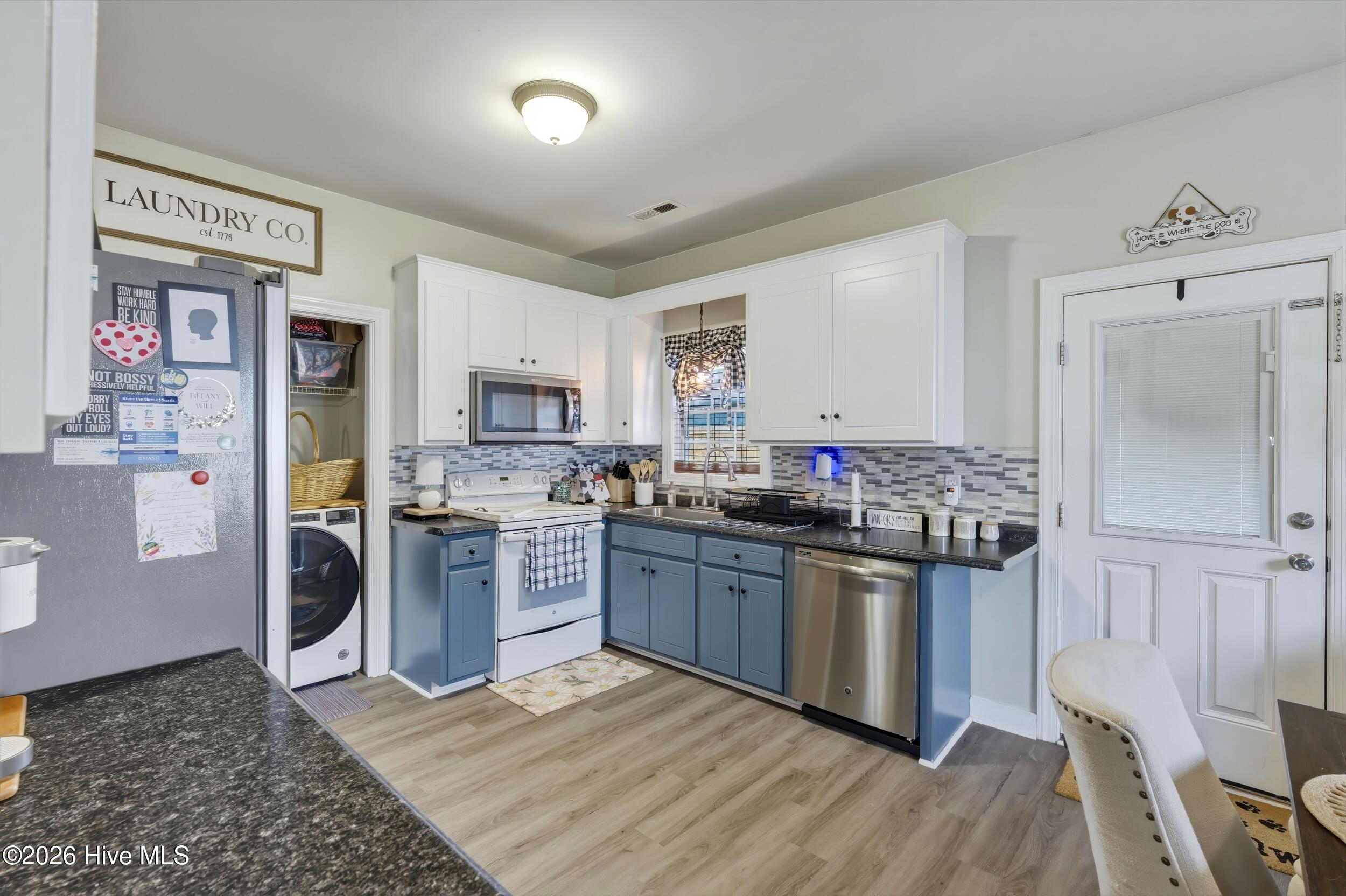304 Sandy Knob Lane Rocky Mount, NC 27803 - Photo 8 of 31 Kitchen