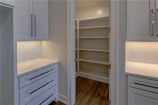 $1,049,900 | 3906 West 84th Terrace, Prairie Village, KS 66206