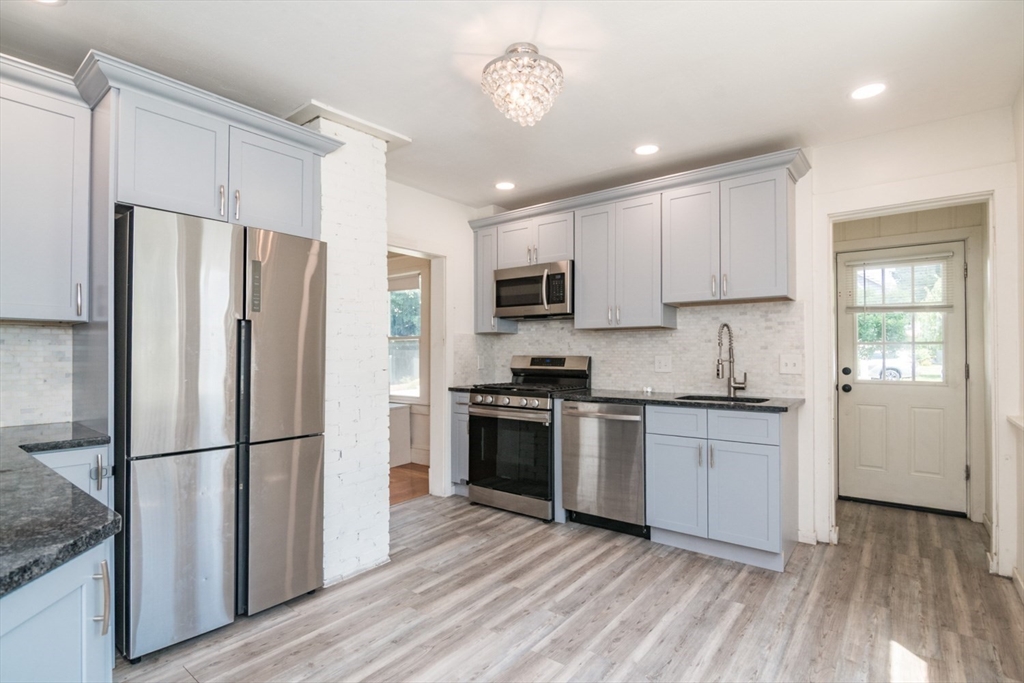 170 Plumtree Road Springfield, MA 01118 - Photo 3 of 31
