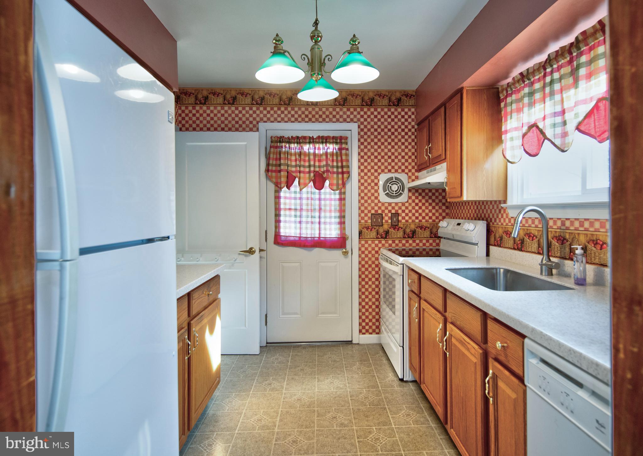 8809 Lakewood Road Baltimore, MD 21234 - Photo 9 of 36
