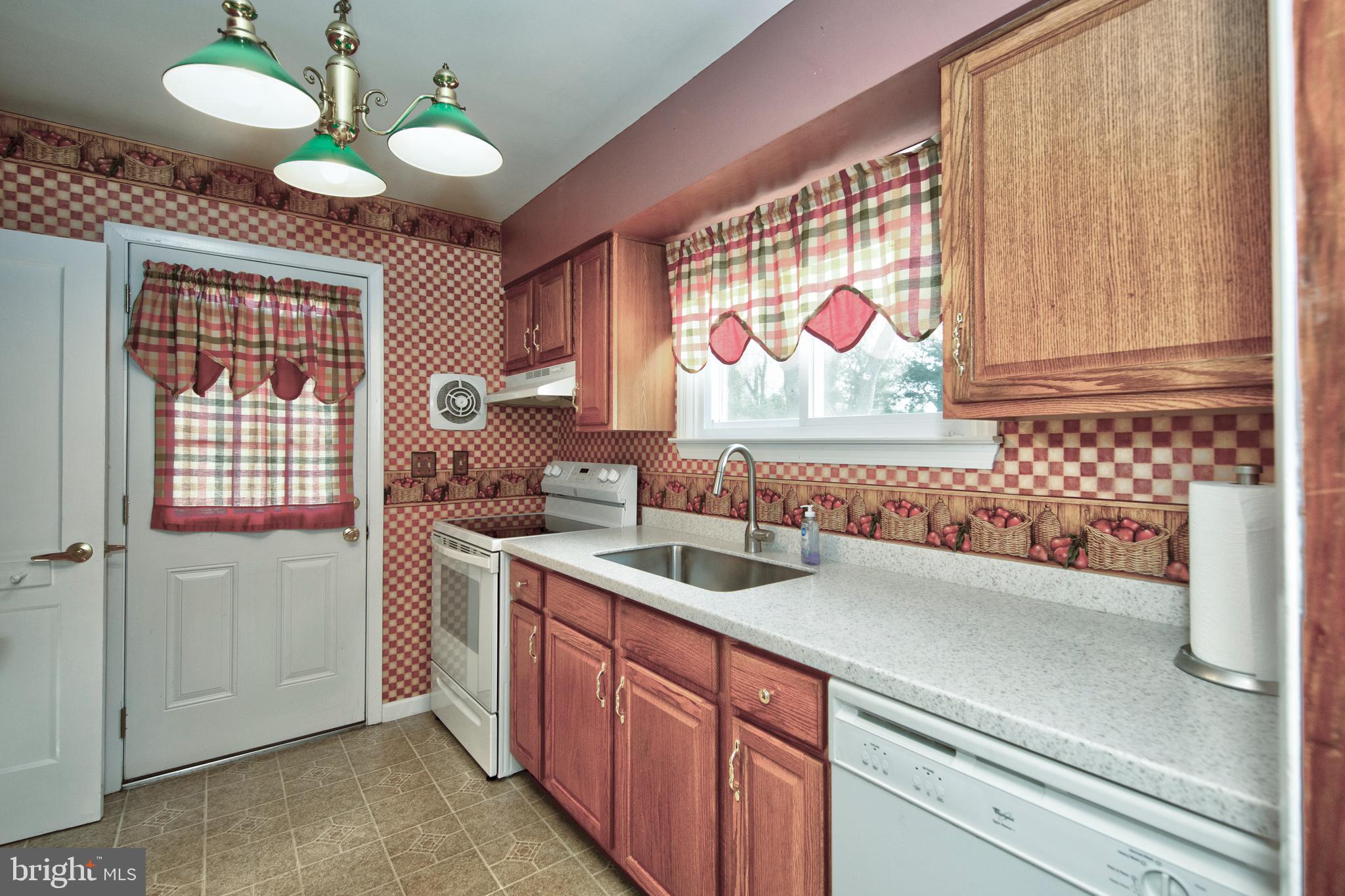 8809 Lakewood Road Baltimore, MD 21234 - Photo 10 of 36