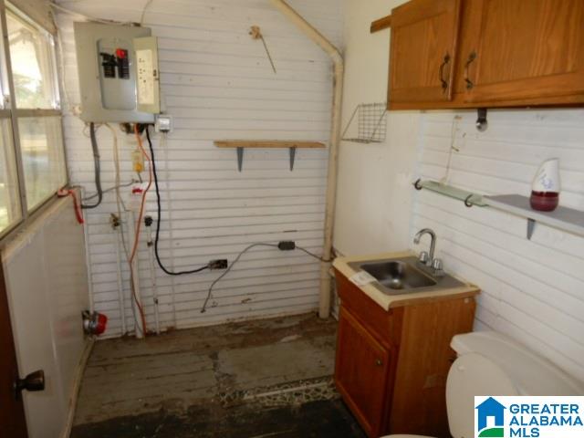 2605 23rd Street Southwest Birmingham, AL 35211 - Photo 9 of 12