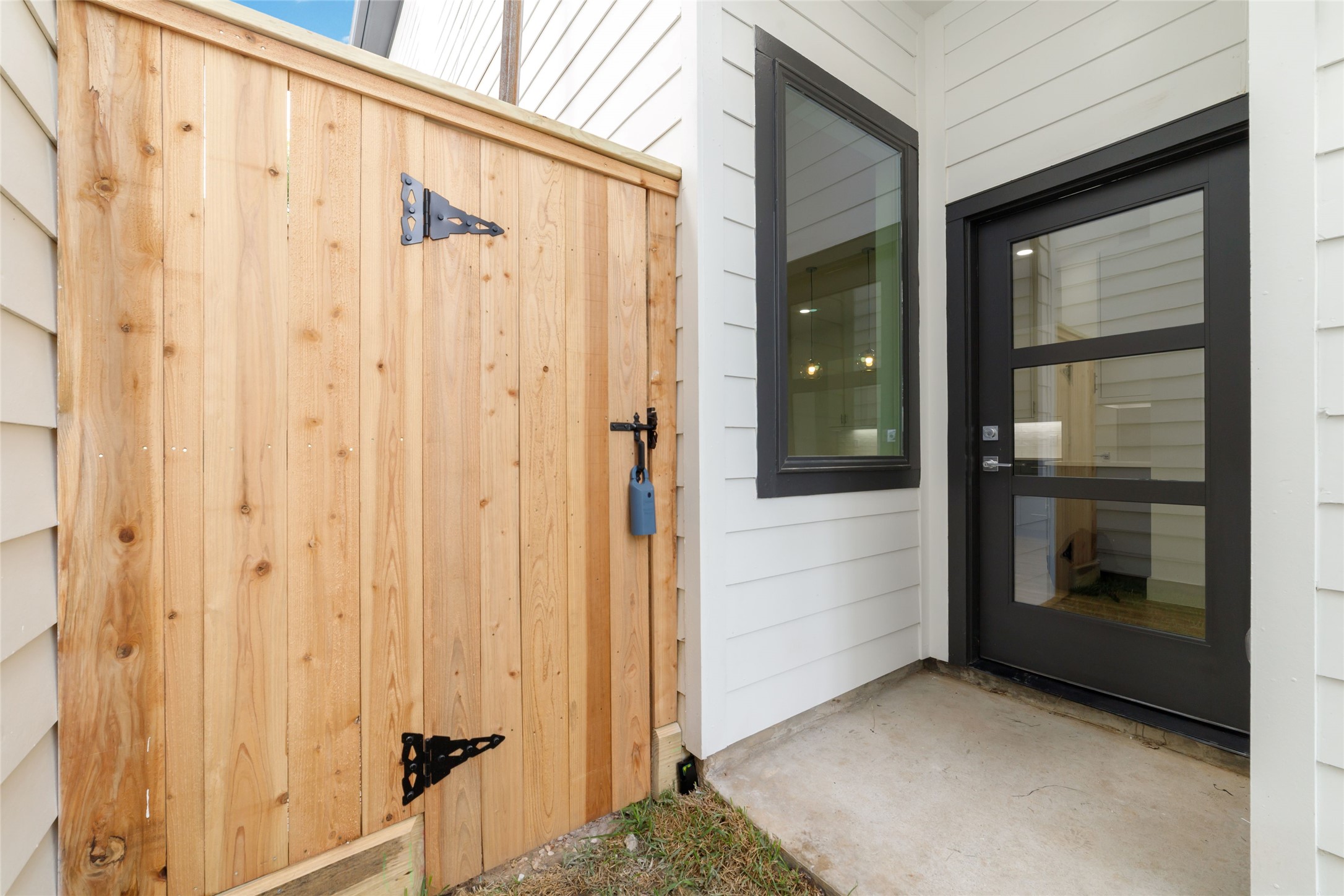 2109 Holman Street Houston, TX 77004 - Photo 5 of 30 Glass Panel Door With Private Porch