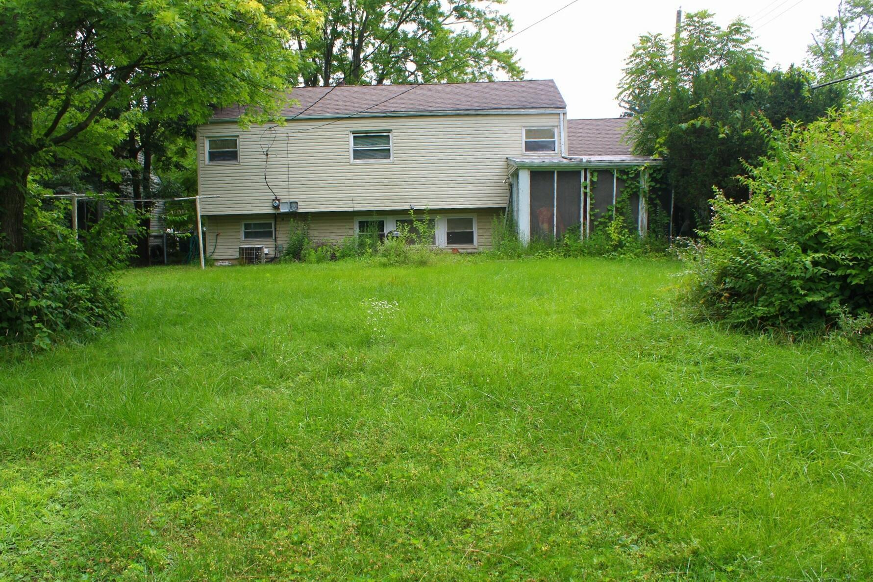1183 Country Club Road Columbus, OH 43227 - Photo 23 of 24 Backyard