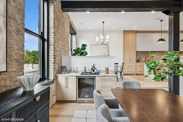 $1,750,000 | 401 North Aberdeen Street, Unit 2N, Chicago, IL 60642