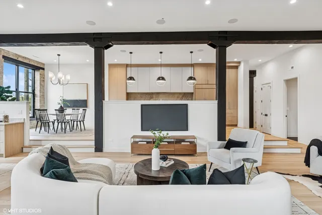 $1,750,000 | 401 North Aberdeen Street, Unit 2N, Chicago, IL 60642