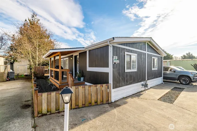 $122,500 | 700 Northwest Crosby Avenue, Unit 19, Oak Harbor, WA 98277