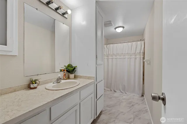 $122,500 | 700 Northwest Crosby Avenue, Unit 19, Oak Harbor, WA 98277