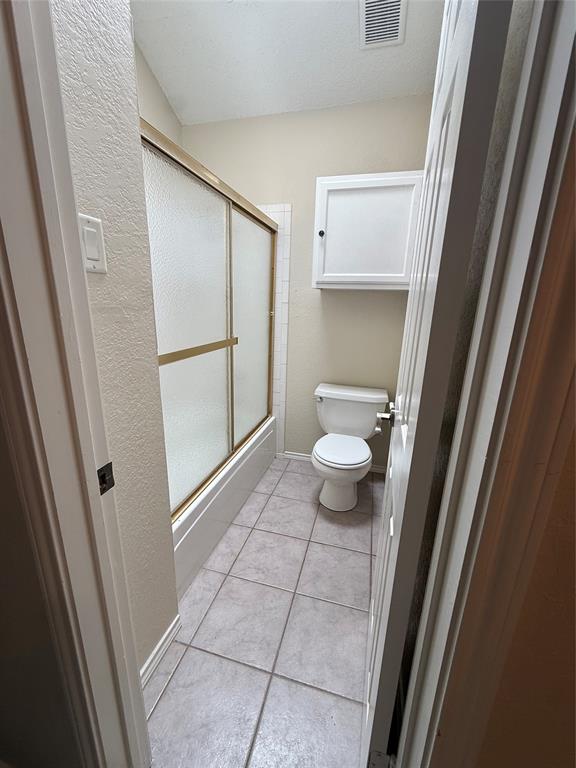 239 Rodeo Drive Keller, TX 76248 - Photo 10 of 14 Upstairs Bathroom