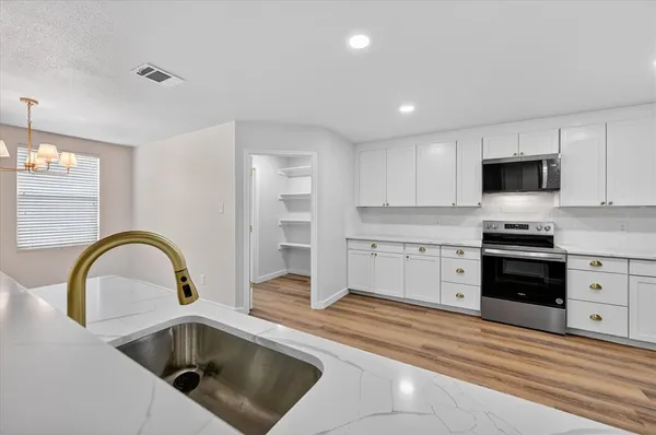 $450,000 | 8400 Vinetree Drive, Arlington, TX 76002