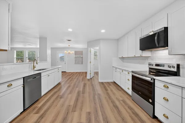 $450,000 | 8400 Vinetree Drive, Arlington, TX 76002