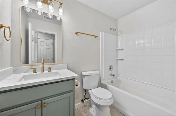 $450,000 | 8400 Vinetree Drive, Arlington, TX 76002