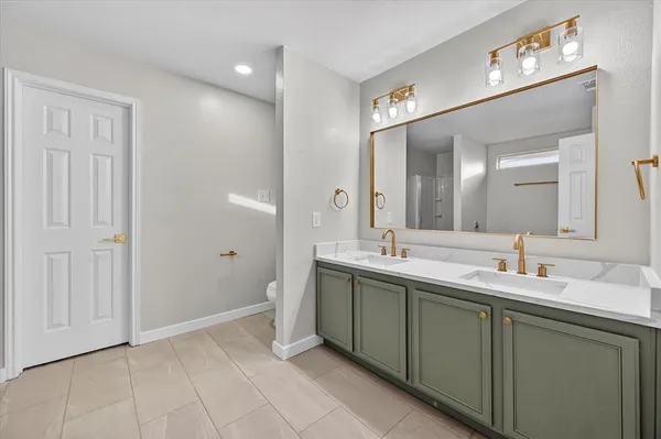 $450,000 | 8400 Vinetree Drive, Arlington, TX 76002