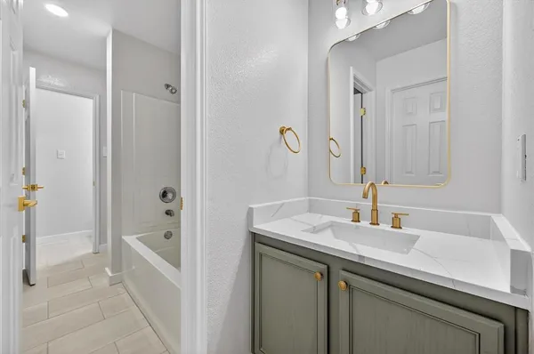 $450,000 | 8400 Vinetree Drive, Arlington, TX 76002