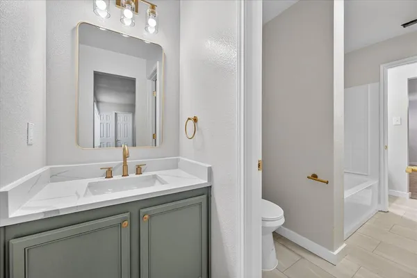 $450,000 | 8400 Vinetree Drive, Arlington, TX 76002