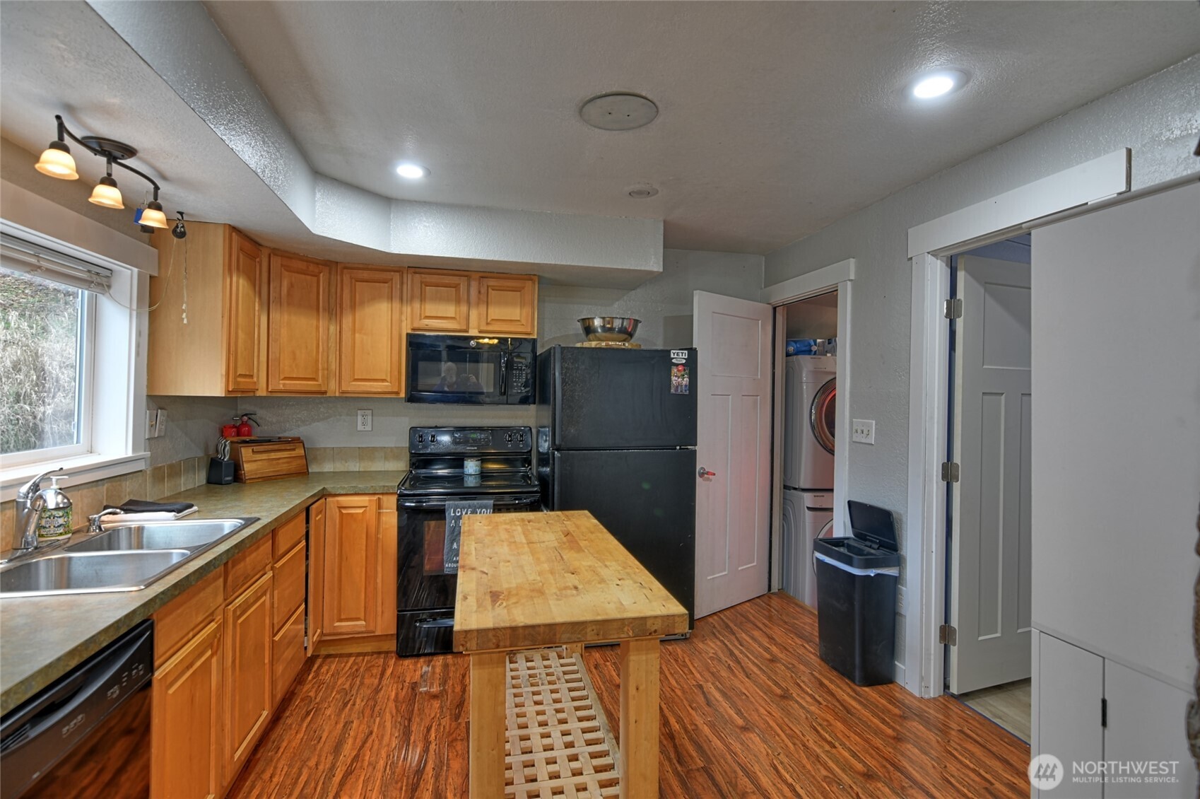 15421 Jim Creek Road Arlington, WA 98223 - Photo 17 of 27 a kitchen with stainless steel appliances granite countertop a refrigerator and a stove top oven