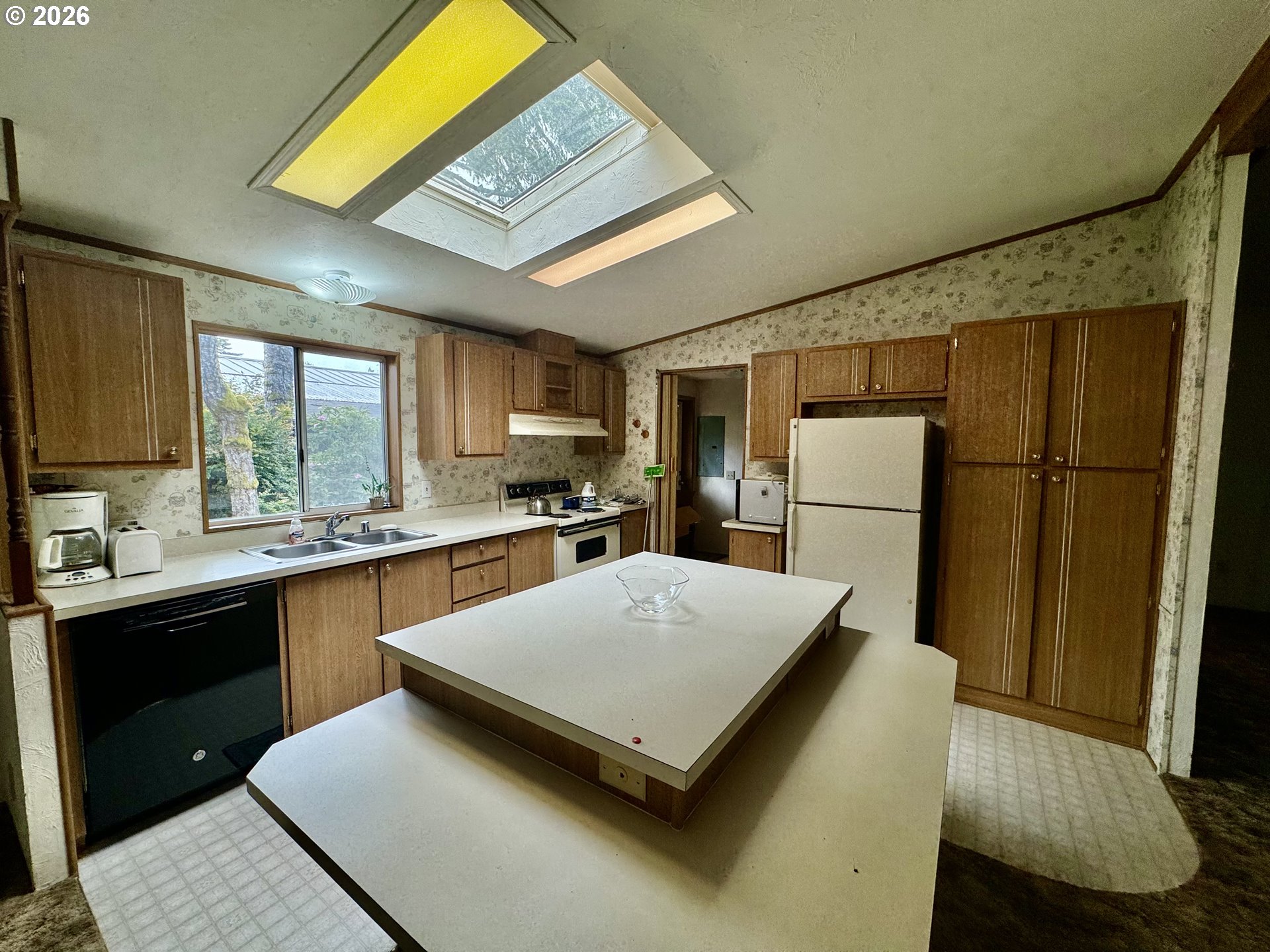1600 Rhododendron Drive, Unit 245 Florence, OR 97439 - Photo 14 of 47 a kitchen with refrigerator and window