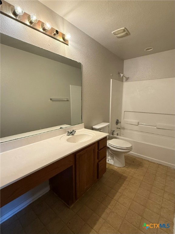 8716 Starview Street Temple, TX 76502 - Photo 7 of 20 a bathroom with a sink and a bathtub
